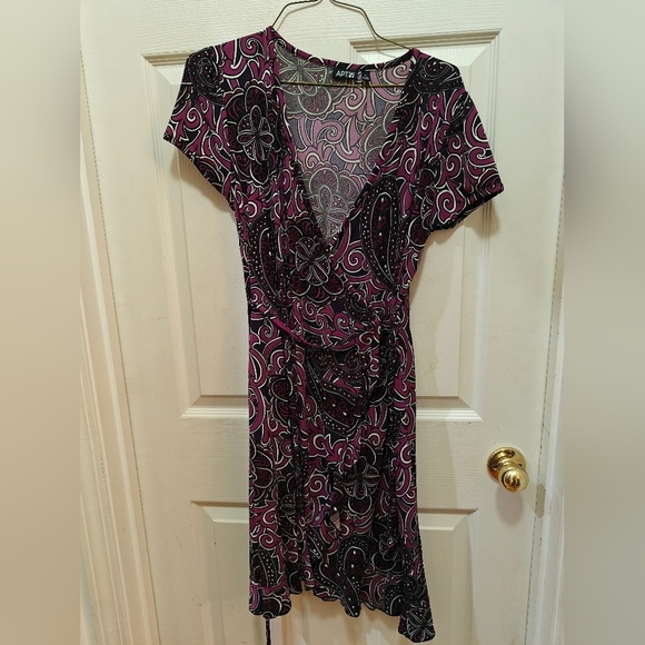 Wrap dress - Picture 1 of 3